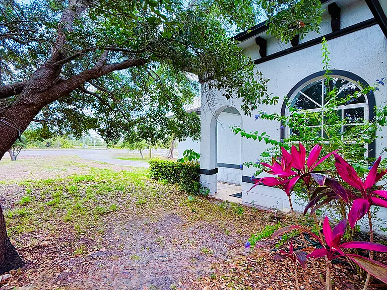 3465 Everglades Blvd N — Photo 2