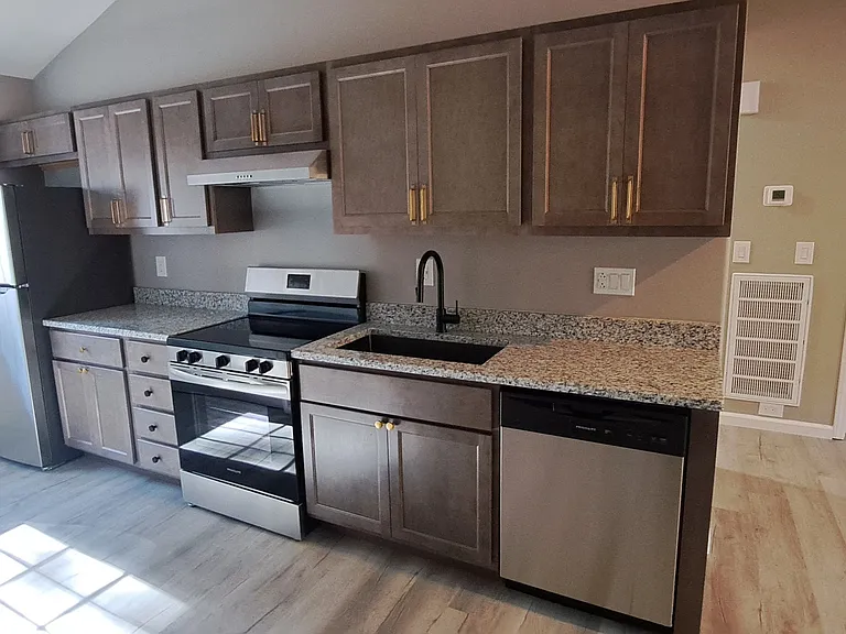 20 Miracle Ln — Photo 1
