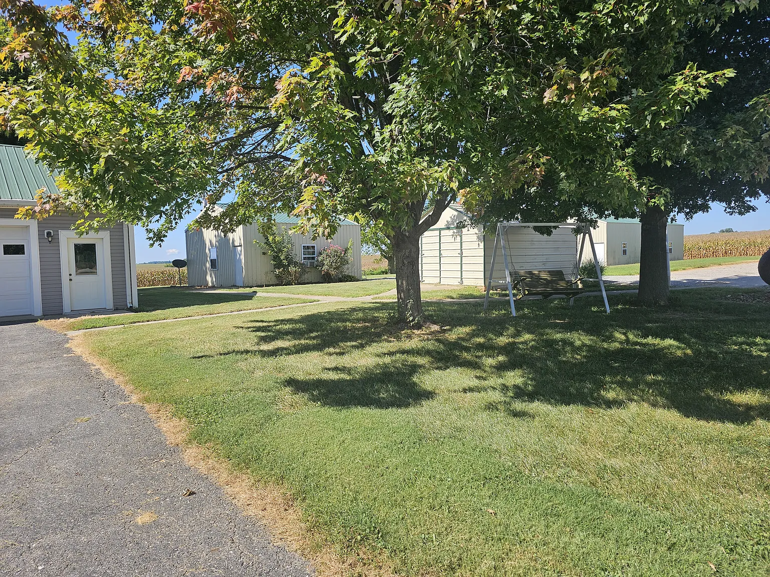 5 bed, 2.5 bath, 3663 sqft, $2,900 — Photo 2