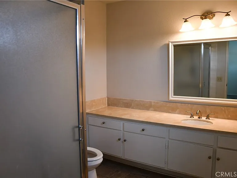 522 E Collins Ave — Photo 54