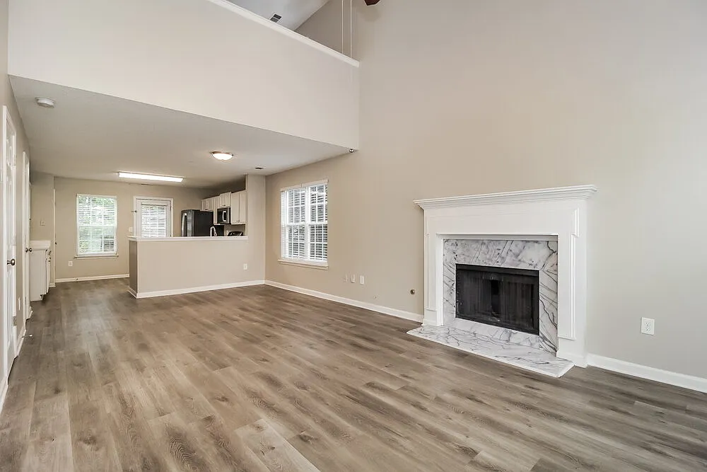 3 bed, 2.0 bath, 1396 sqft, $1,765 — Photo 4