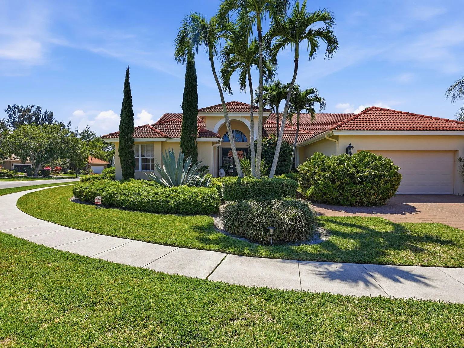 3 bed, 3.0 bath, 2325 sqft, $6,500 — Photo 3