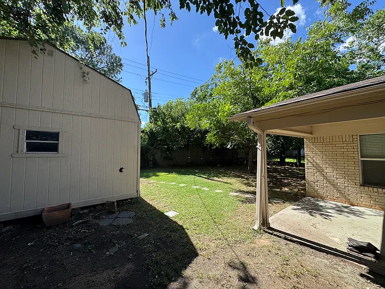 1117 Russell Ln — Photo 11