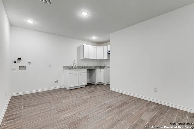 1835 W Poplar #402 — Photo 6