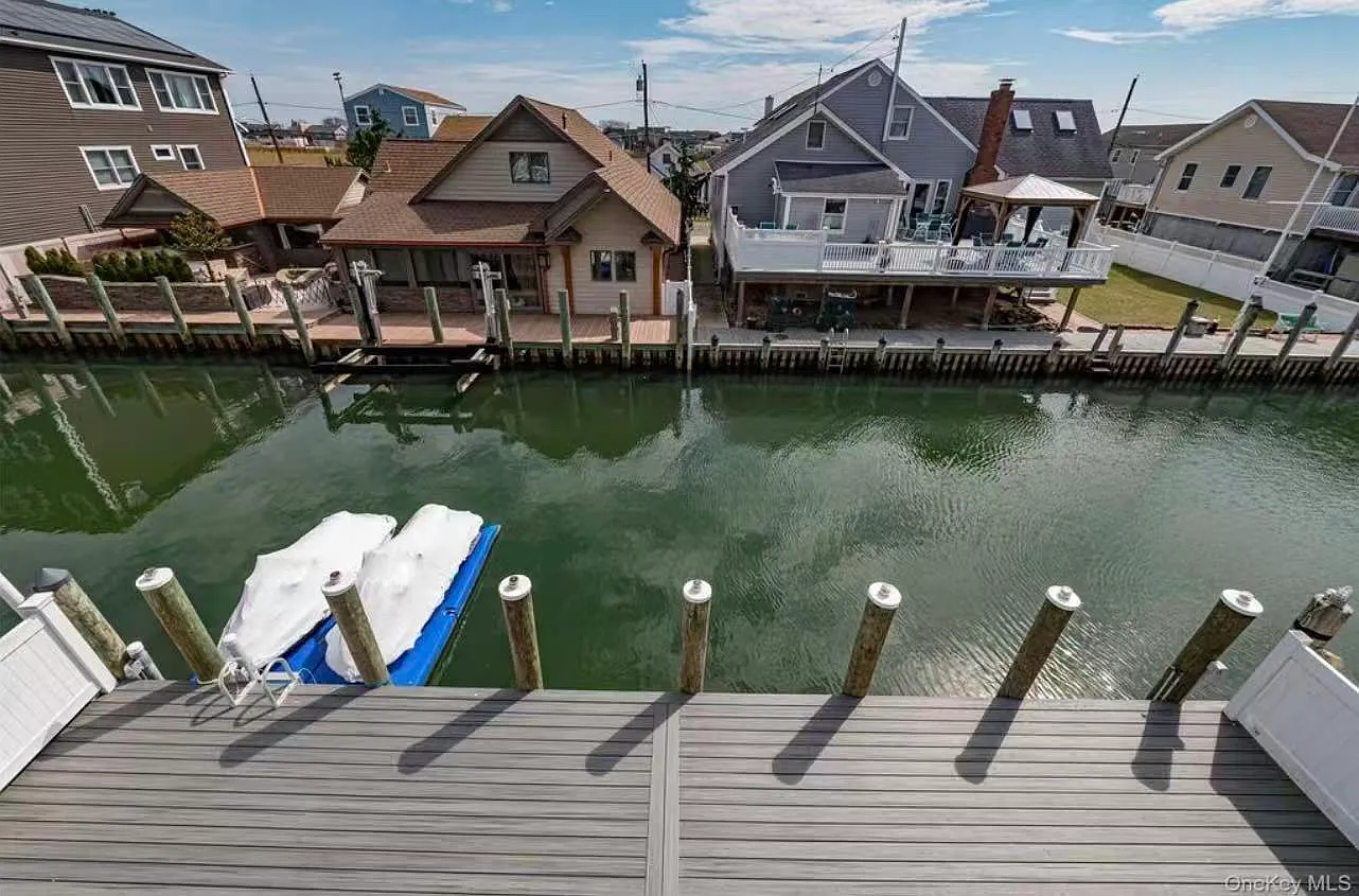 Pacific St, Lindenhurst — Photo 1