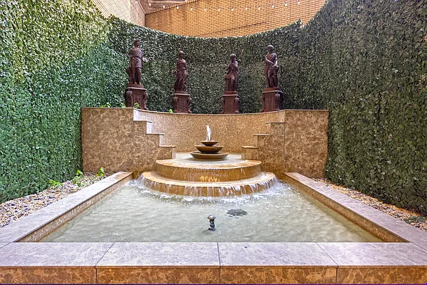 Rented by REAL New York | media 18