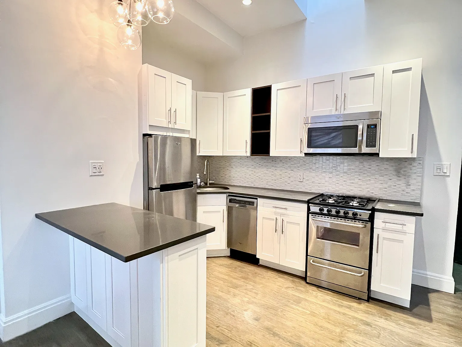 66 Pearl Street — Photo 4