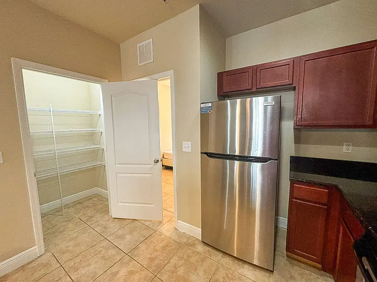 2954 SW 35th Pl #60 — Photo 8