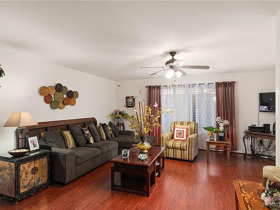 4th image of 501 E Gardenia Ave