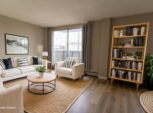 937 37th St SW, Calgary, AB T3C1S4