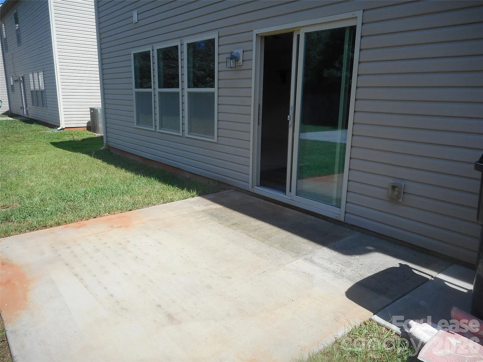 4 bed, 2.5 bath, 2269 sqft, $2,400 — Photo 3