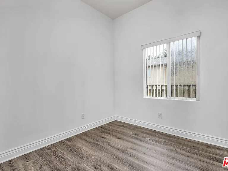 7338 Balboa Blvd #6 — Photo 20