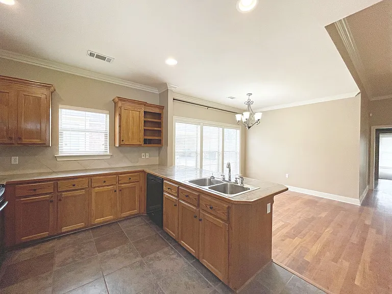 10362 Hillmont Ave — Photo 10