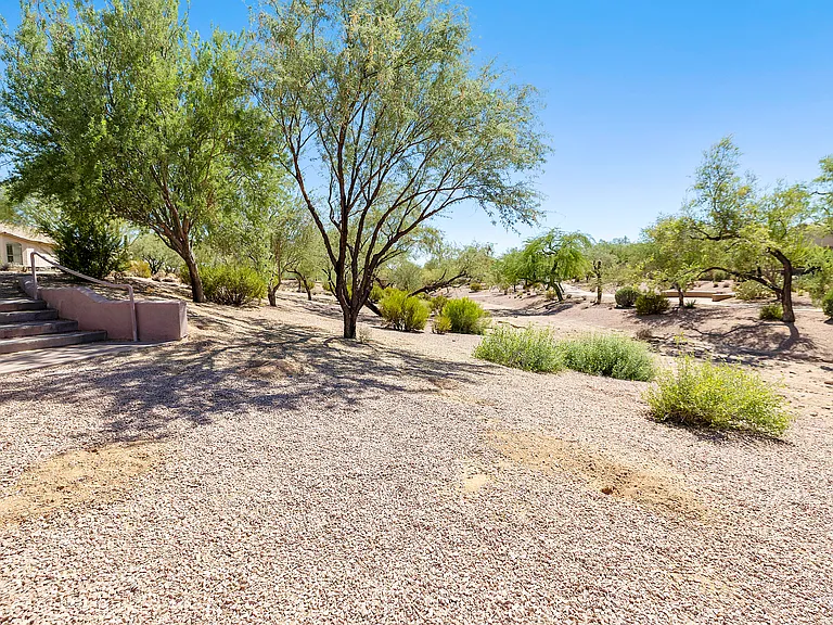 4704 E Weaver Rd — Photo 94