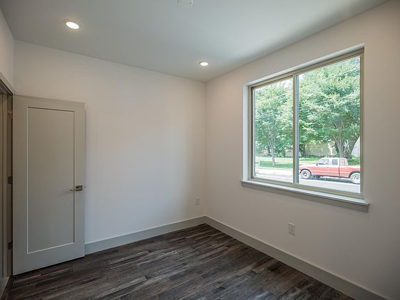 3rd image of 3716 Haverford Ave APT 1F