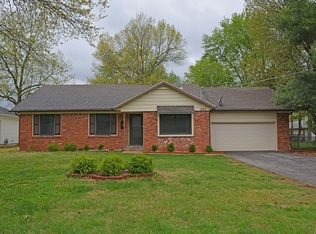 1053 S Peach Tree Ave, Springfield, MO 65804