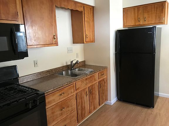 kitchen with newer stove, MW, sink, and refrigerator