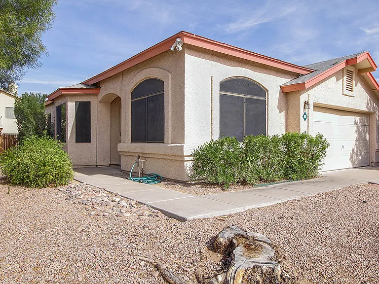 9985 E Paseo — Photo 1