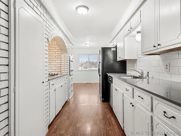 2508 E 51st St — Photo 11