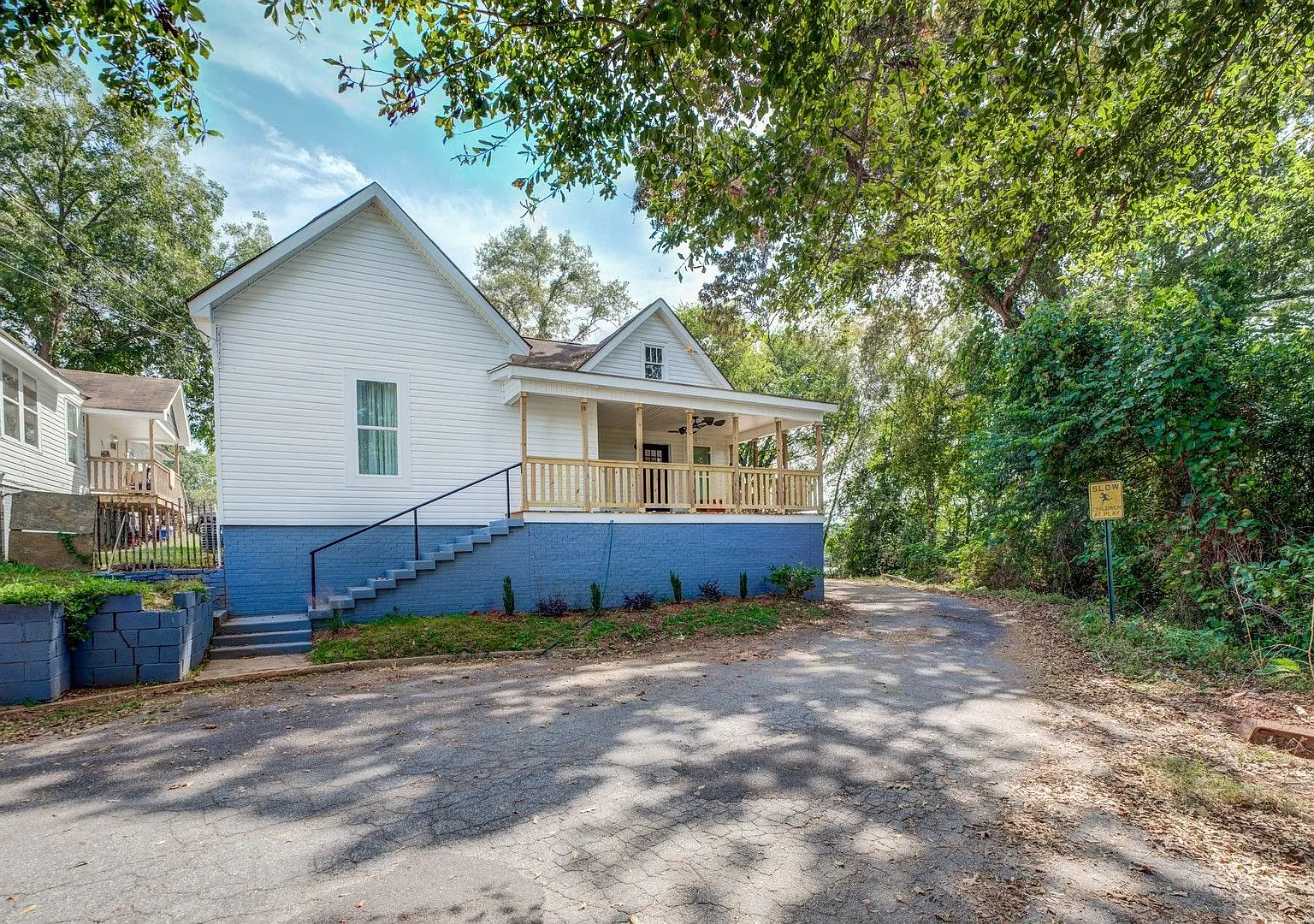 Spacious 3 Bedroom Home located in Historic Porterdale Georgia — Photo 1