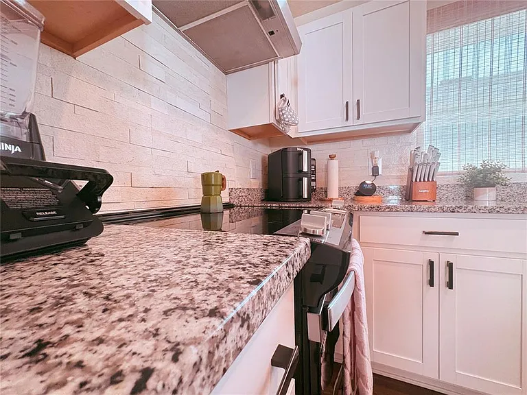 1084 Papaya Cir — Photo 18