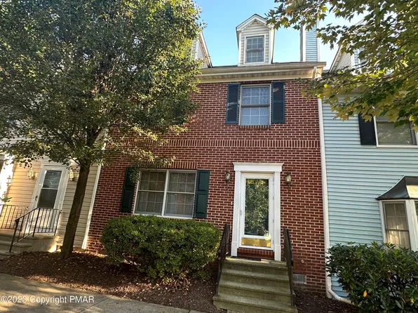 120 Eaglesmere Cir, East Stroudsburg, PA 18301