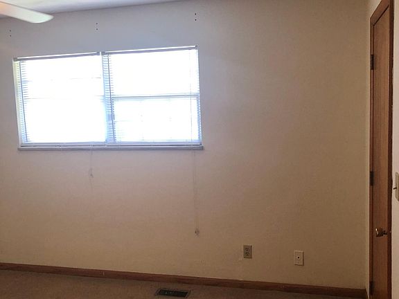 5th image of 227 Locust Ave