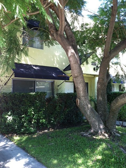 1st image of 4925 Coldwater Canyon Ave #B