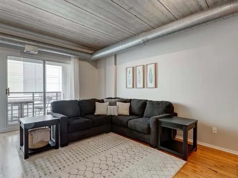 1430 S Michigan Ave #407 — Photo 3