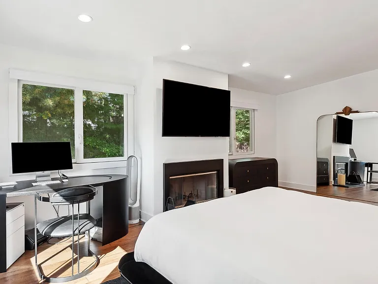 69 Three Mile Harbor Dr — Photo 17