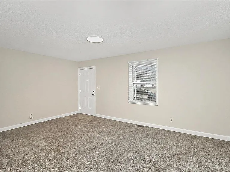 2300 Vanderbilt Rd — Photo 12