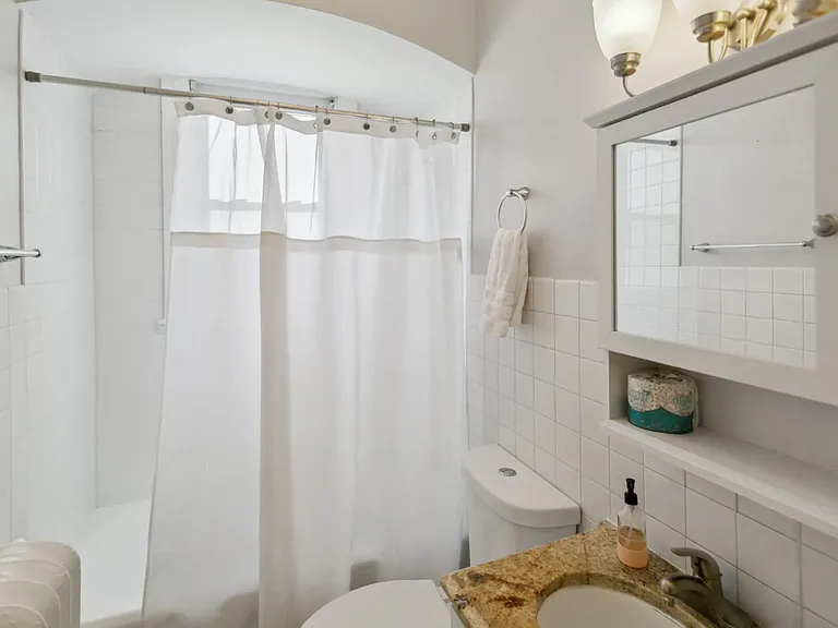 311 W Park Ave — Photo 18