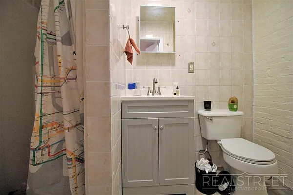 Rented by Real Street Inc | media 17