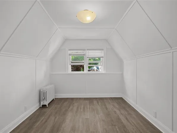 2502 169th St, Flushing, NY 11358