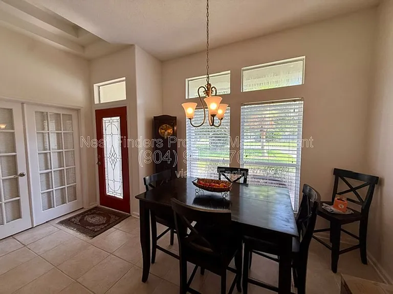 801 Derby Ln — Photo 4