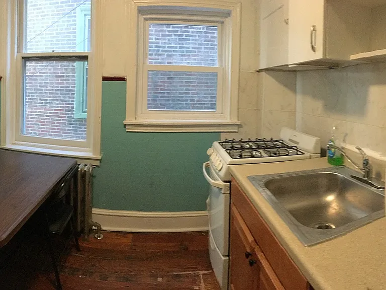 407 S 43rd St #1 — Photo 5