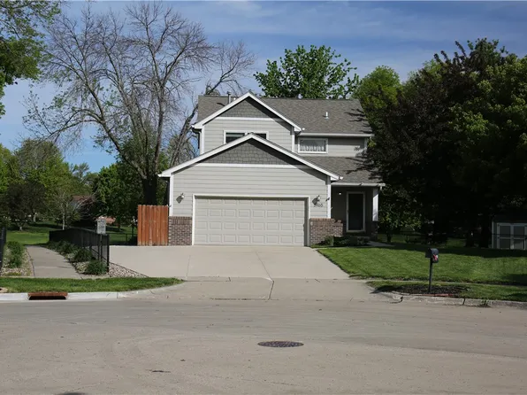 5965 Ashland Pl, Johnston, IA 50131