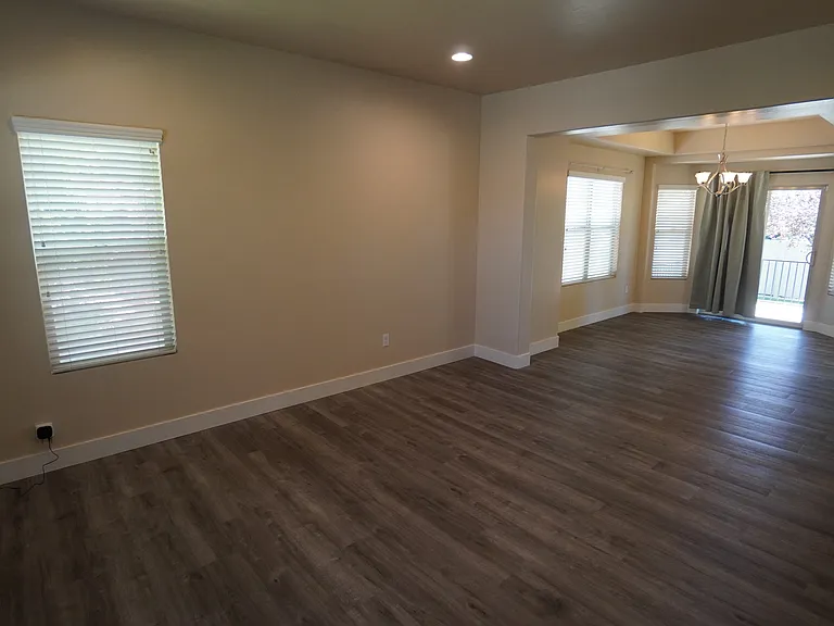 870 W Steeple Chase Dr — Photo 2