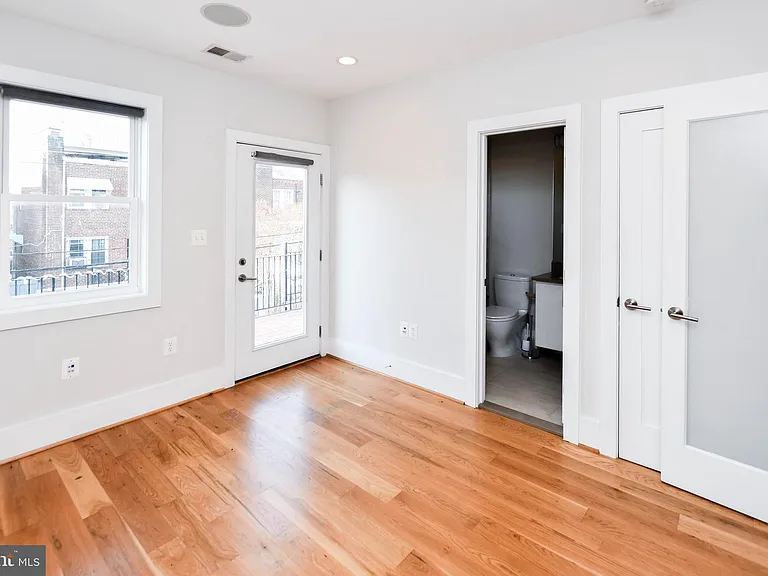 913 Quincy St NE #3 — Photo 33