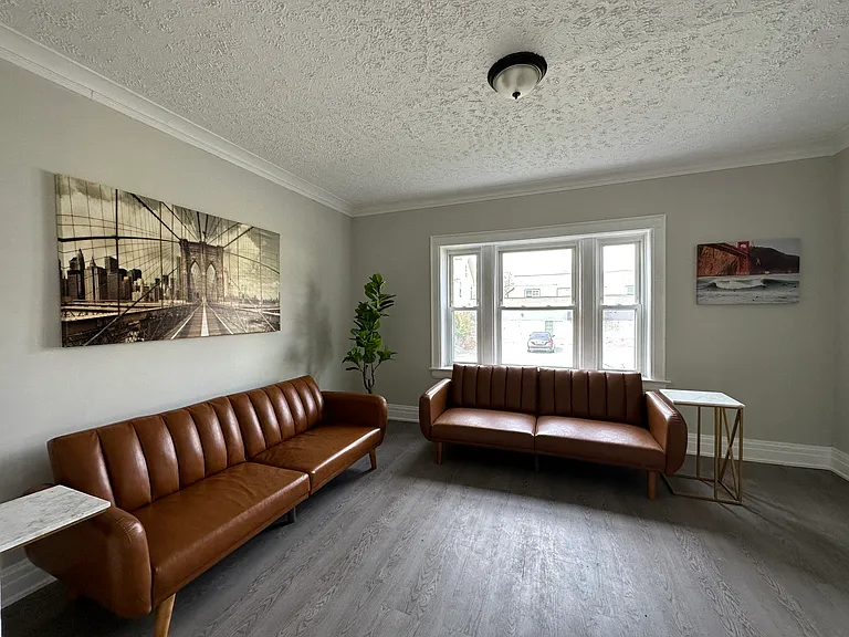 287 Congress Ave — Photo 4
