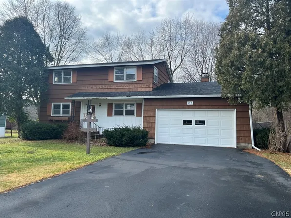 132 Thornton Cir N, Camillus, NY 13031