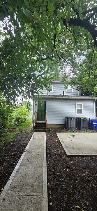 878-878 1/2 Sullivant Ave Duplex - 878 — Photo 2