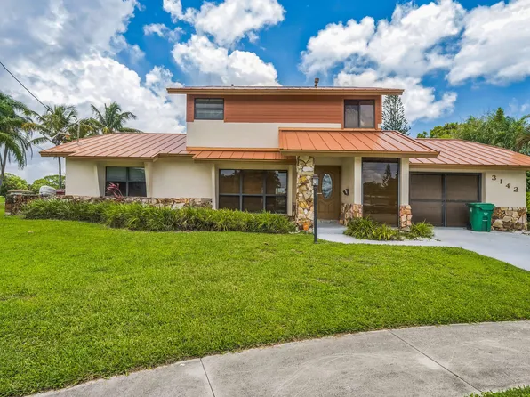 3142 SE Monte Vista Court, Port St Lucie, FL 34952
