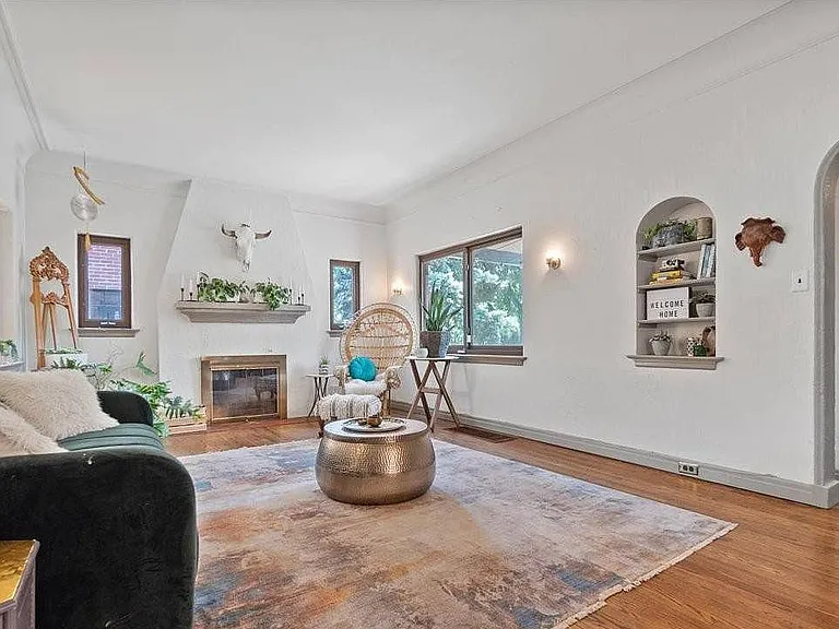 1418 Glencoe St — Photo 9
