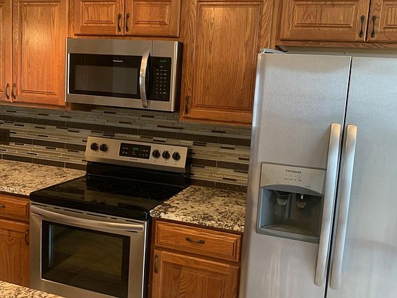 4th image of 10 Dawson Cir