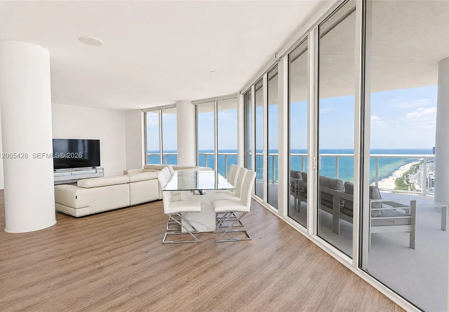Akoya Condo — Photo 4