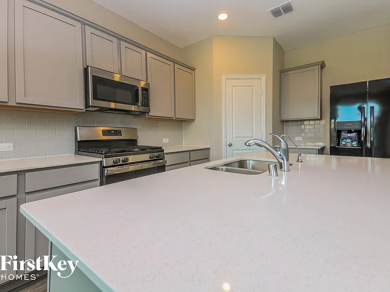 2144 Clarion Dr — Photo 5