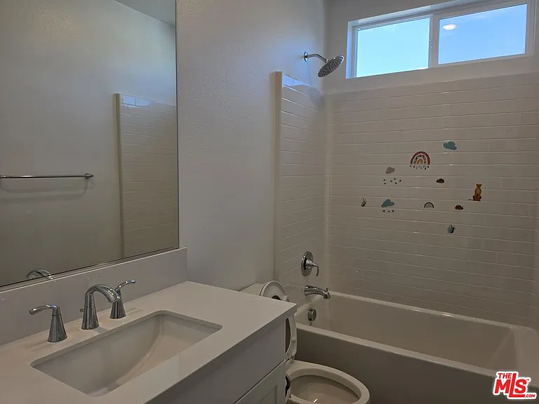 426 Lobata — Photo 12