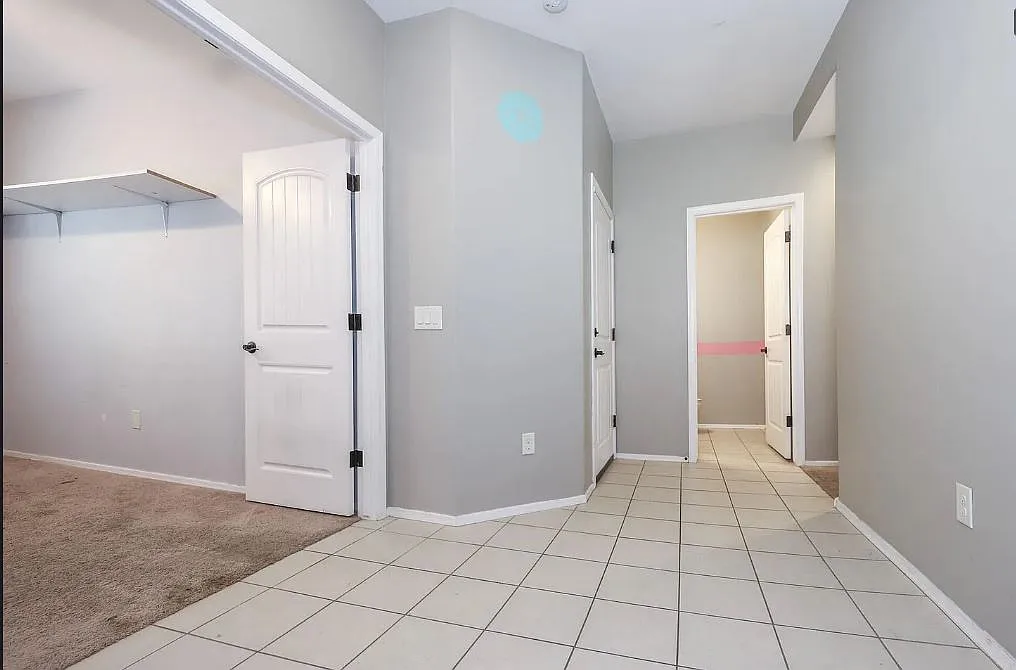 4 bed, 2473 sqft, $2,500 — Photo 3