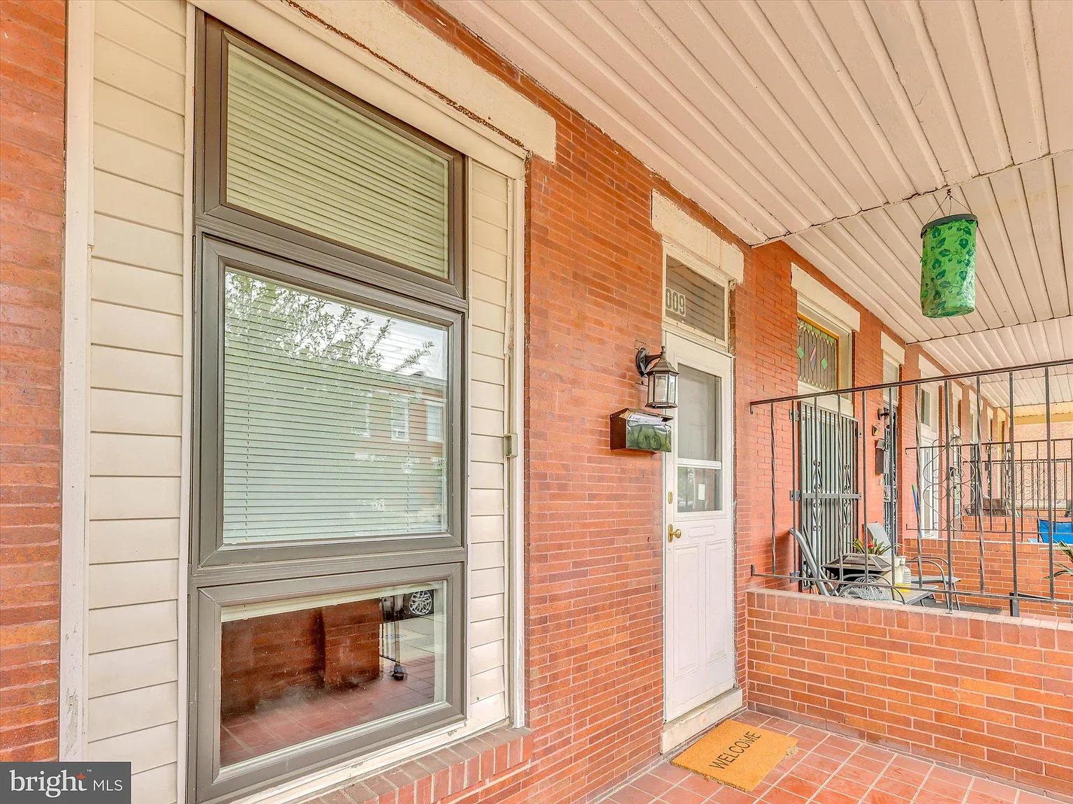 3 bed, 1.0 bath, 1260 sqft, $1,900 — Photo 4